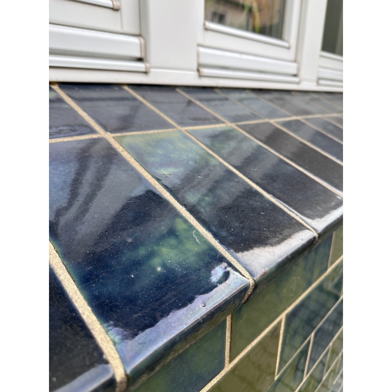 Terracotta-Fensterbankfliese glasiert