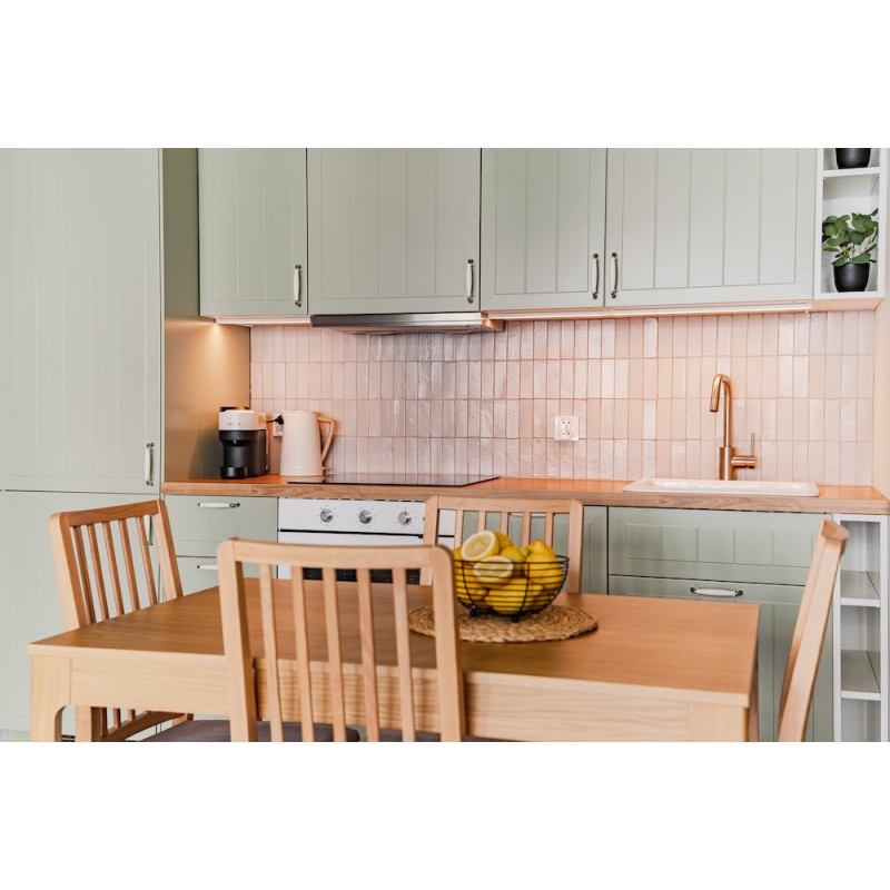 Azulejo Fliesen Beige Matt. Rosa Farbton auf dem Foto durch Beleuchtung bedingt.